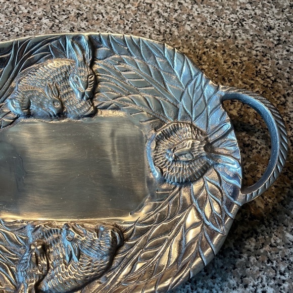 Bunny/Rabbit Metalware Tray with Handles - Picture 4 of 8